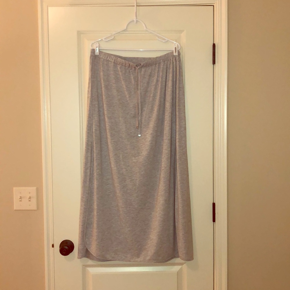 Turo by Vince Camuto super soft grey skirt
